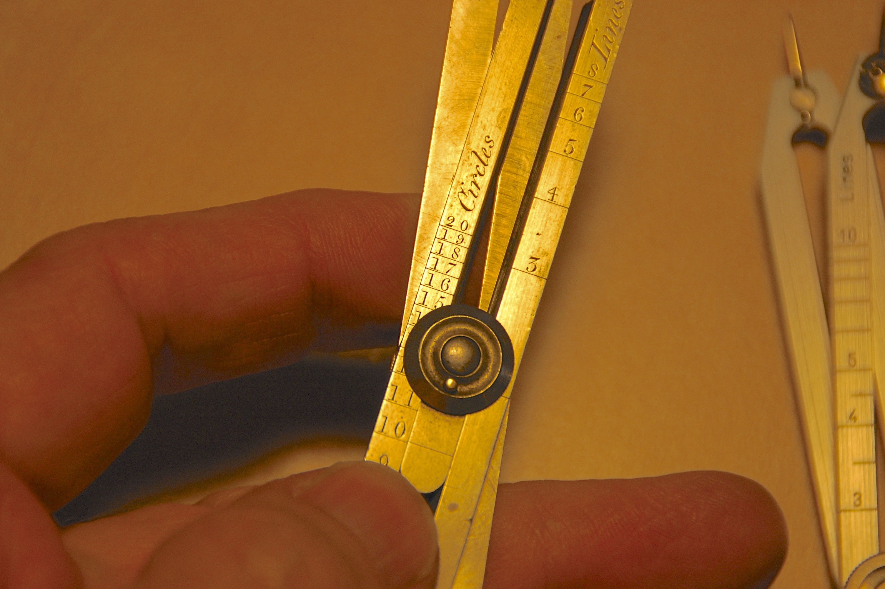 The '10' setting under circles gives you the ratio for the Golden Proportion.